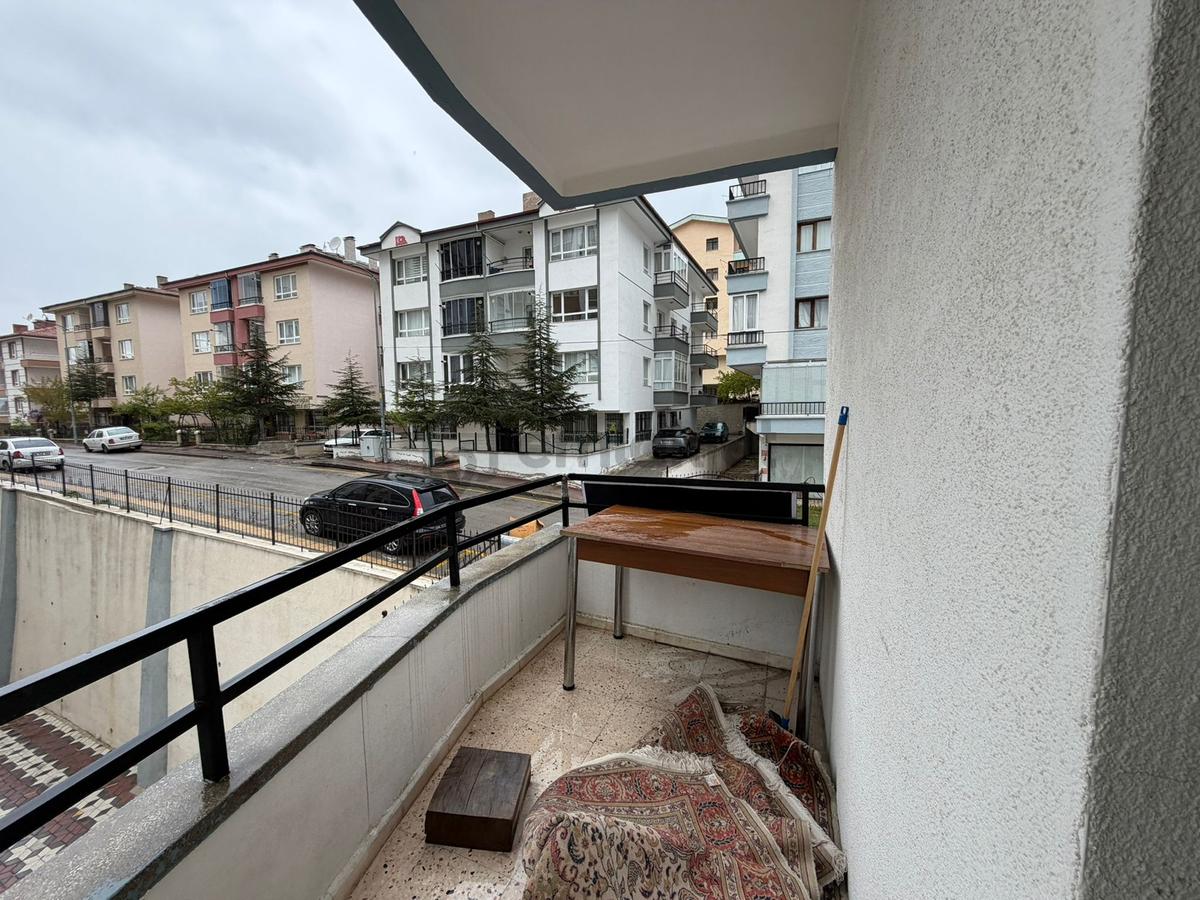Kaya'dan Cadde Dibi 1.kat Çift Balkon Acil Satılık 3+1 Daire !! - 8