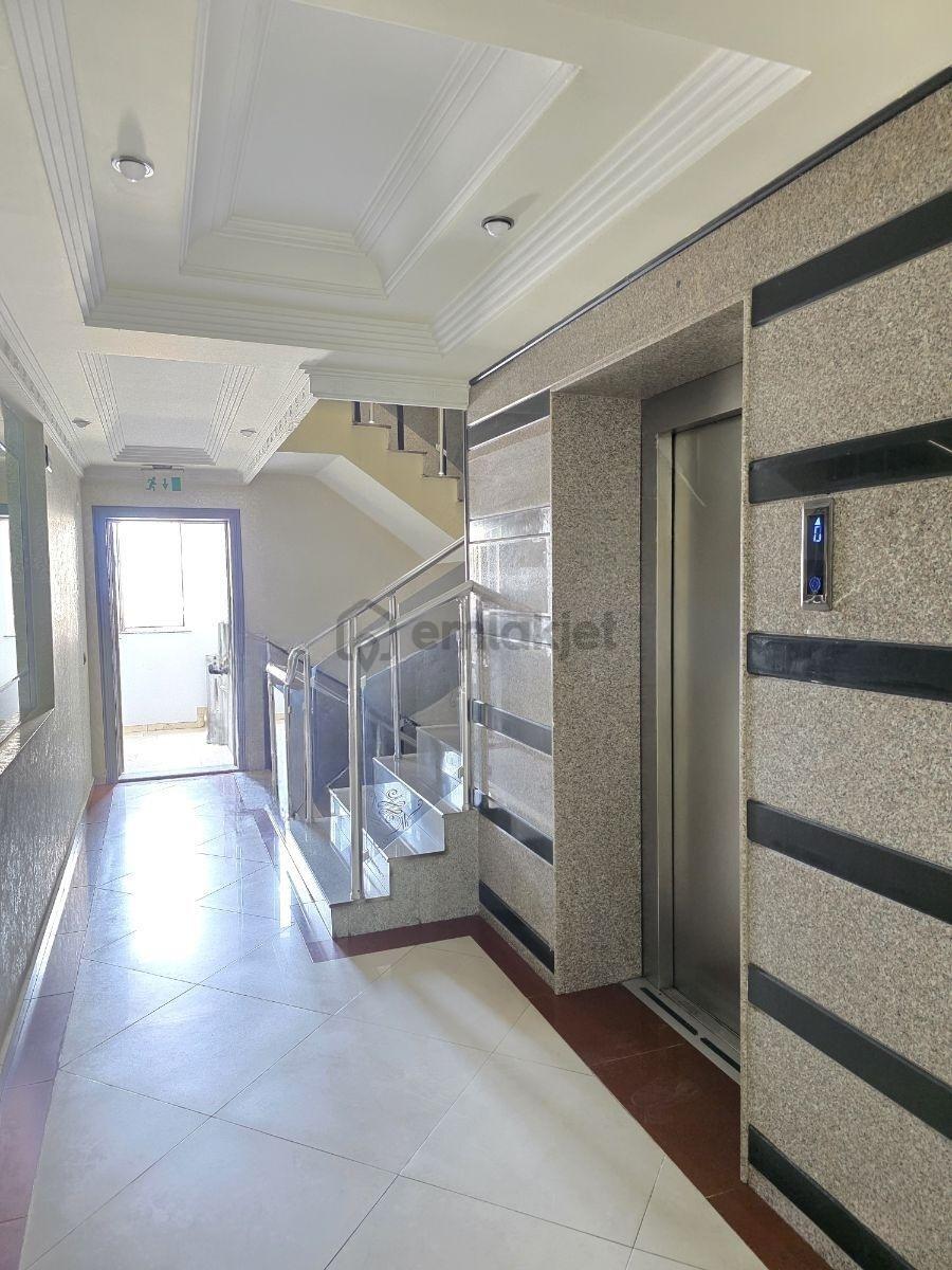 Cadde Üzeri Plazada Kiralık 2+1 Ofis - 4