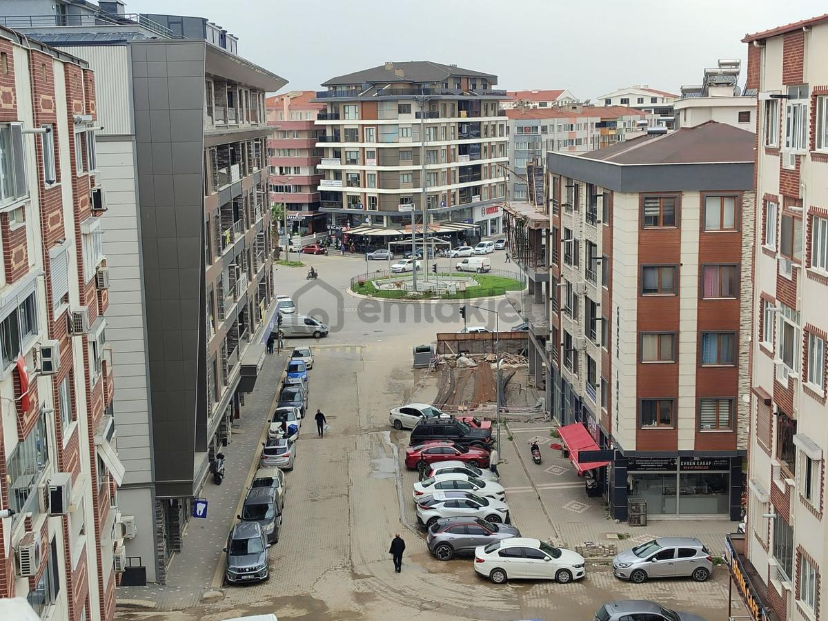 Kardeşten Edremit Merkezde Otogara Yakın Doğalgazlı Asansörlü Ayrı Mutfaklı Geniş 3+1 Daire