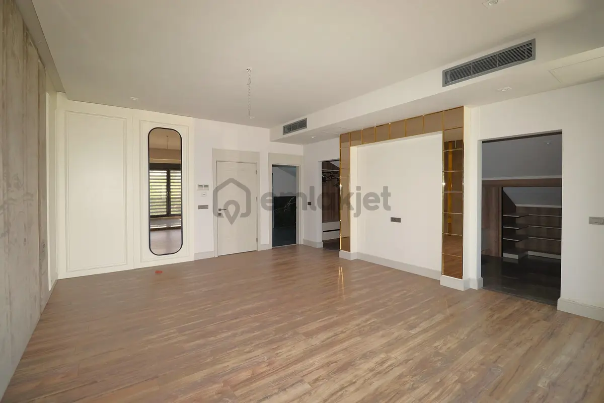 Konyaaltı'nda Modern Site İçerisinde 3 Katlı Villa - 15