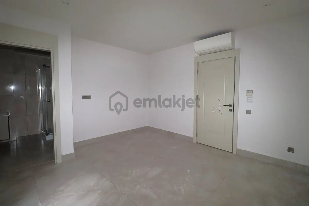 Konyaaltı'nda Modern Site İçerisinde 3 Katlı Villa - 23