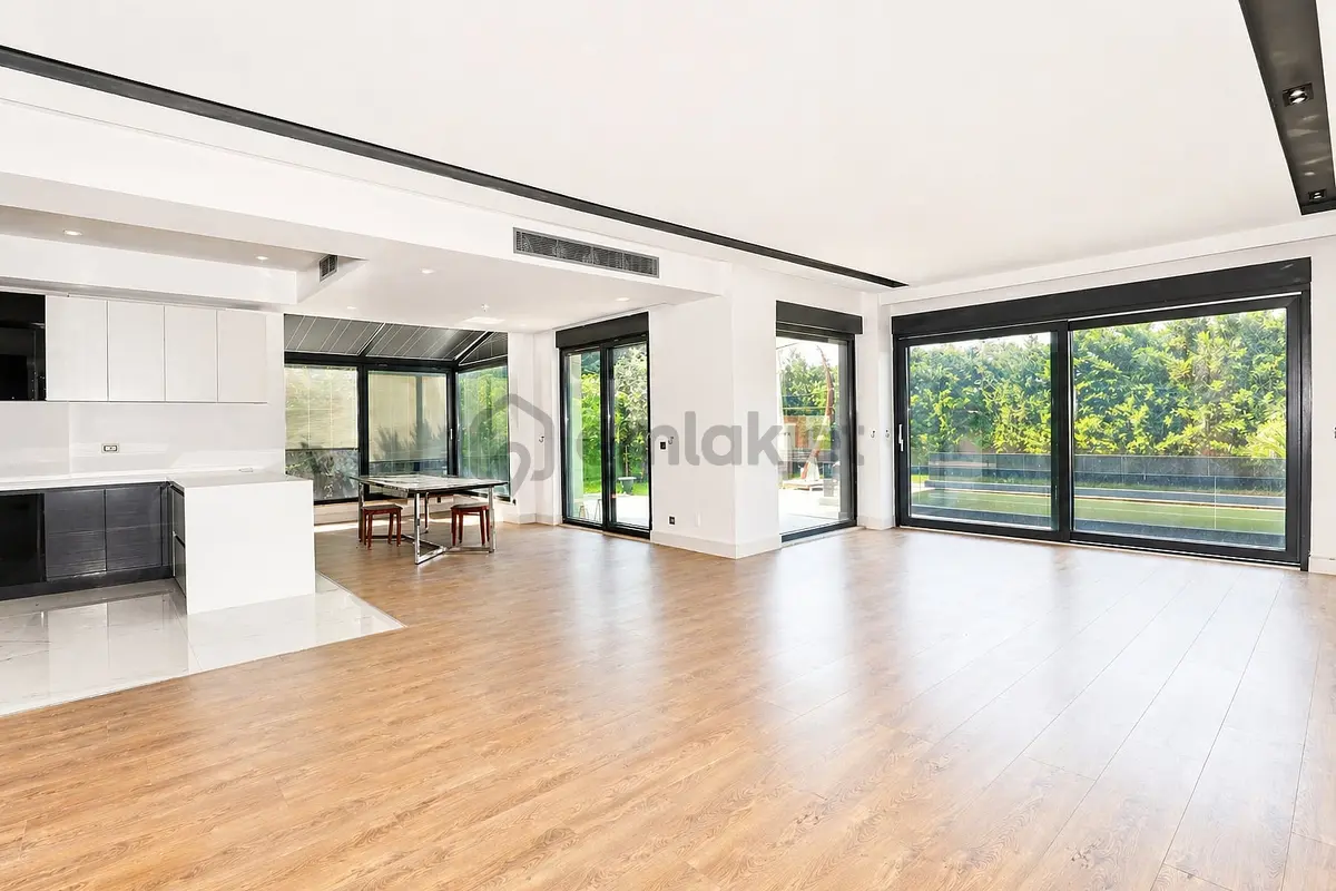 Konyaaltı'nda Modern Site İçerisinde 3 Katlı Villa - 12