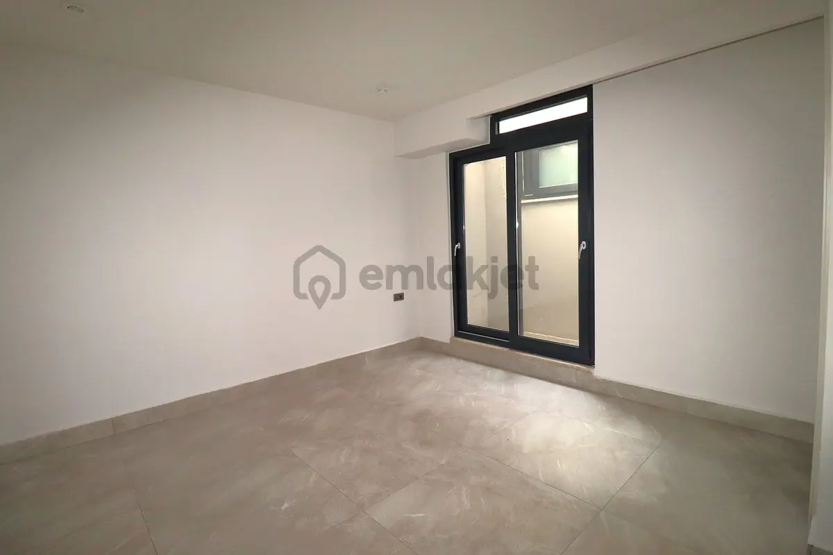 Konyaaltı'nda Modern Site İçerisinde 3 Katlı Villa - 24