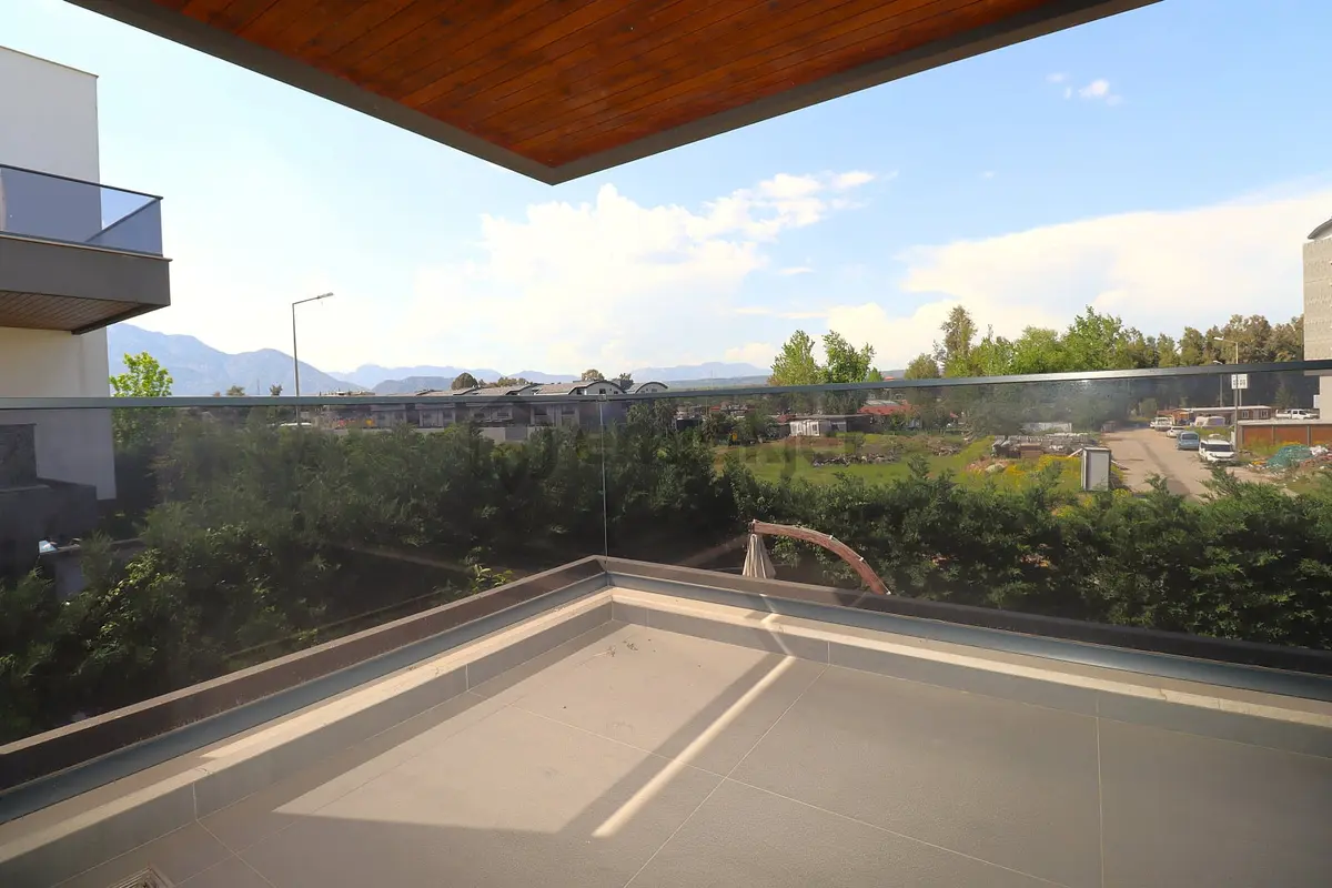 Konyaaltı'nda Modern Site İçerisinde 3 Katlı Villa - 26
