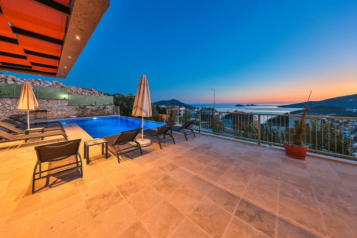 Kaş Kalkan'da Sonsuzluk Havuzlu 4+1 Lüks Villa - 11