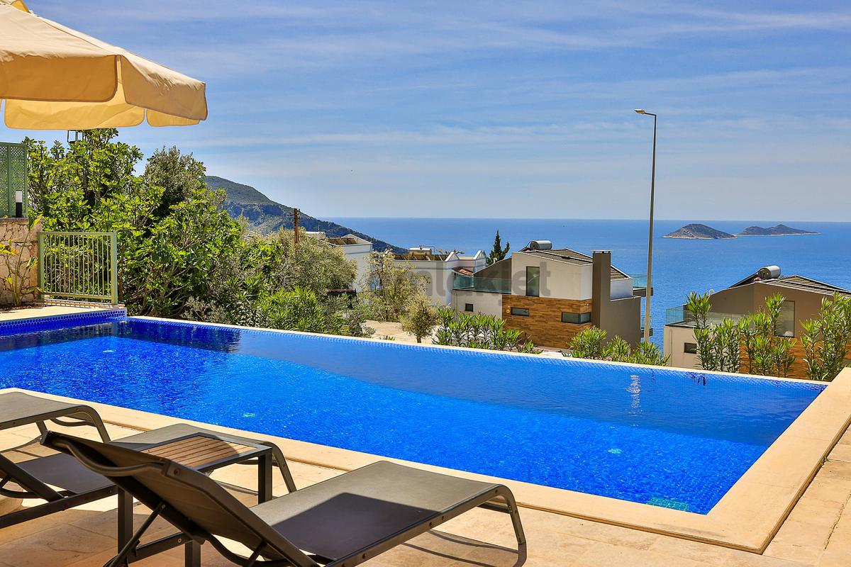 Kaş Kalkan'da Sonsuzluk Havuzlu 4+1 Lüks Villa