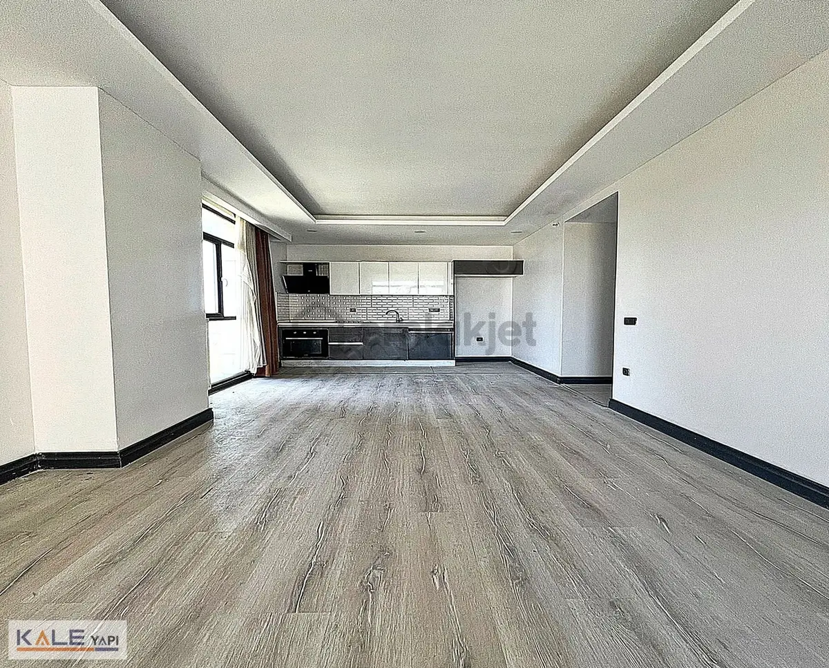 Bahçeşehir'de Dev Teras Keyfi Sunan Lüks 2+1 Satılık Daire - 8