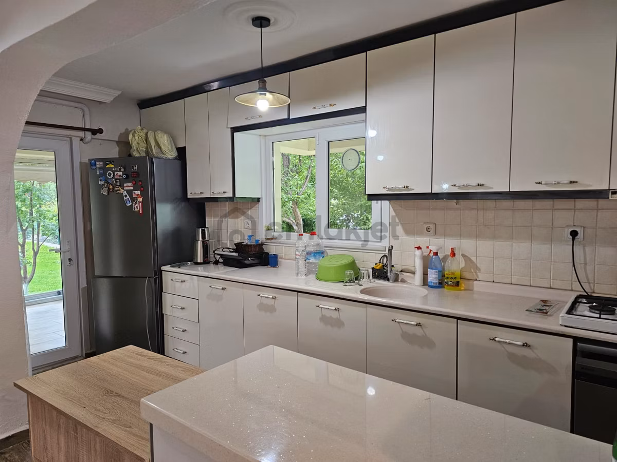Burhaniye'de Denize Sıfır Sitede Satılık Müstakil 3+1 Villa - 2