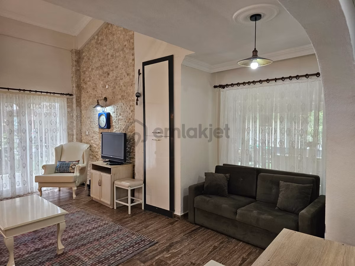 Burhaniye'de Denize Sıfır Sitede Satılık Müstakil 3+1 Villa - 6