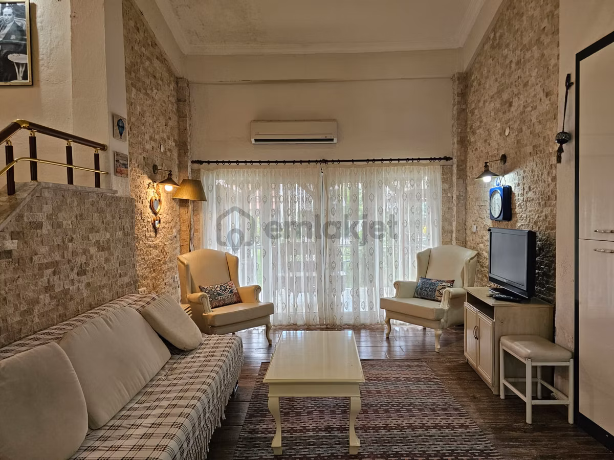 Burhaniye'de Denize Sıfır Sitede Satılık Müstakil 3+1 Villa - 12