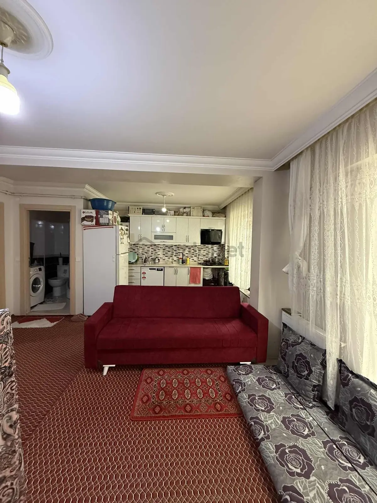 Adil Mh. Yakuphan Caddesine Çok Yakın
