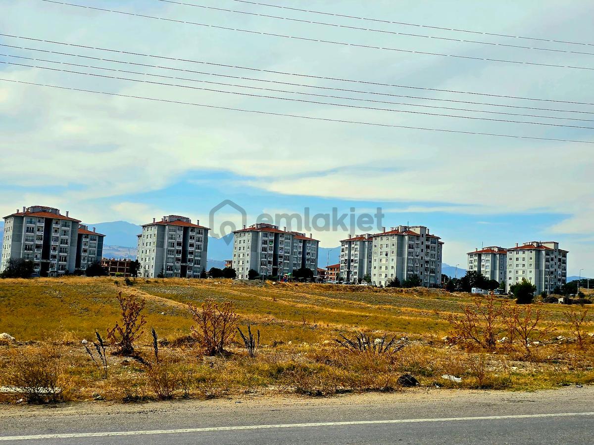 Kütahya Emet Örencik'te Köy Otoyol Elk Su Çay Yanı 1463 M² Bakımlı Tarla. Açıklamada - 4
