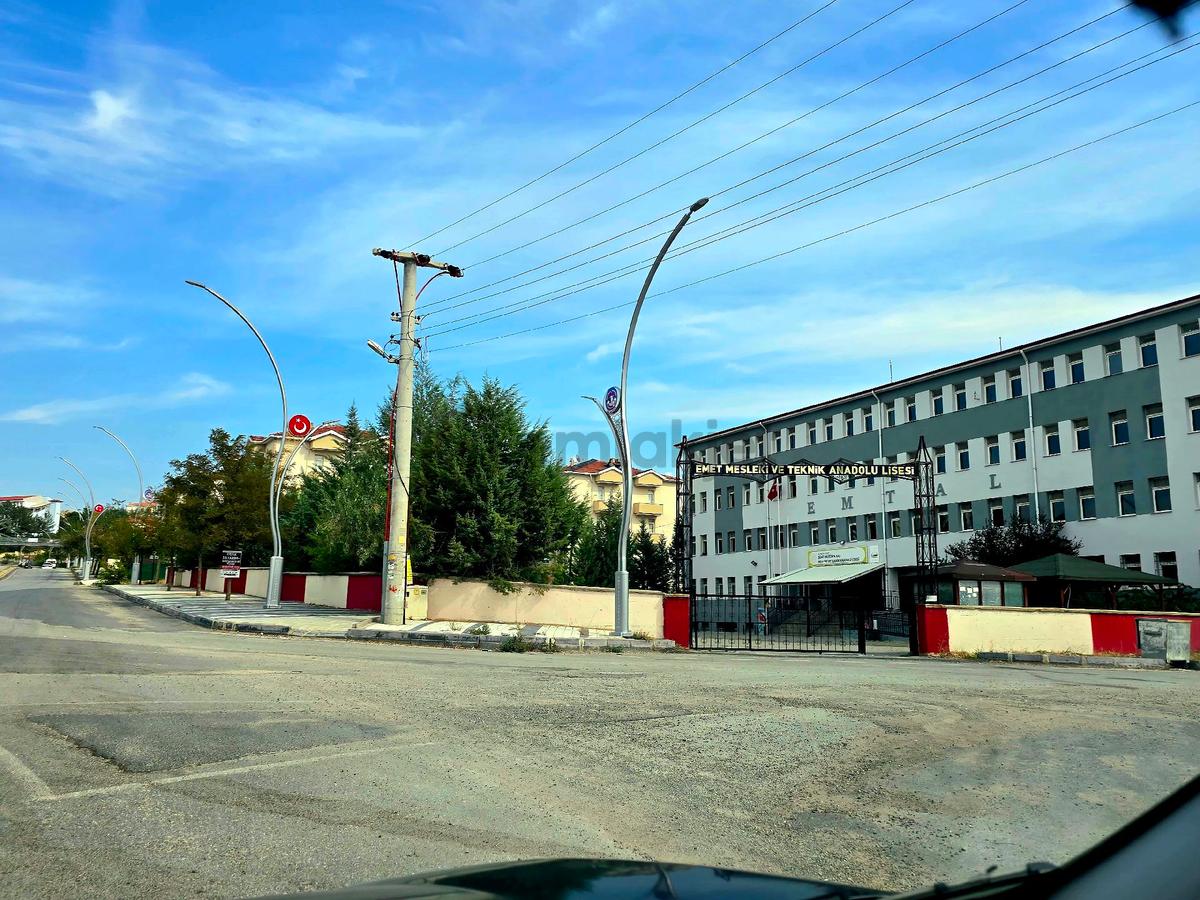 Kütahya Emet Örencik'te Köy Otoyol Elk Su Çay Yanı 1463 M² Bakımlı Tarla. Açıklamada - 5