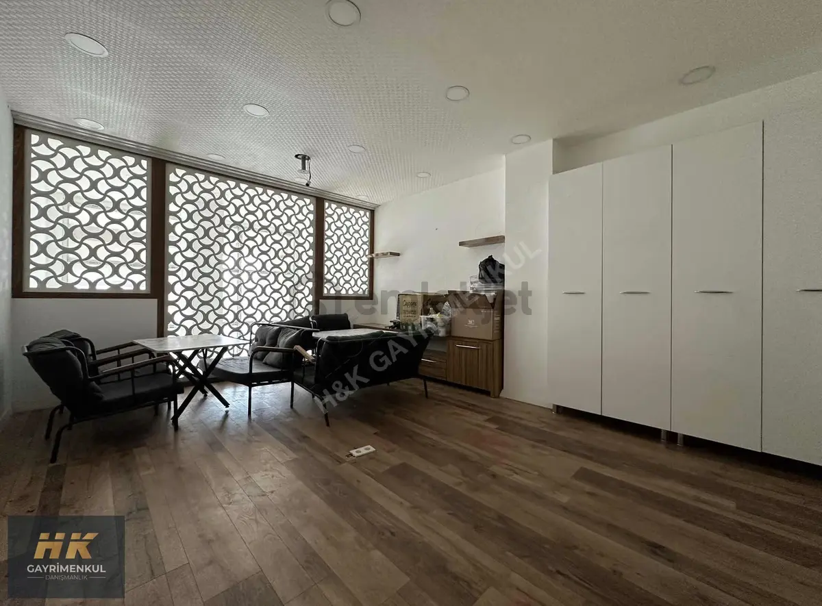 Uluç Mah. Mega Sitesi'nde 3 Katlı, 155m² Satılık Dükkan - 4