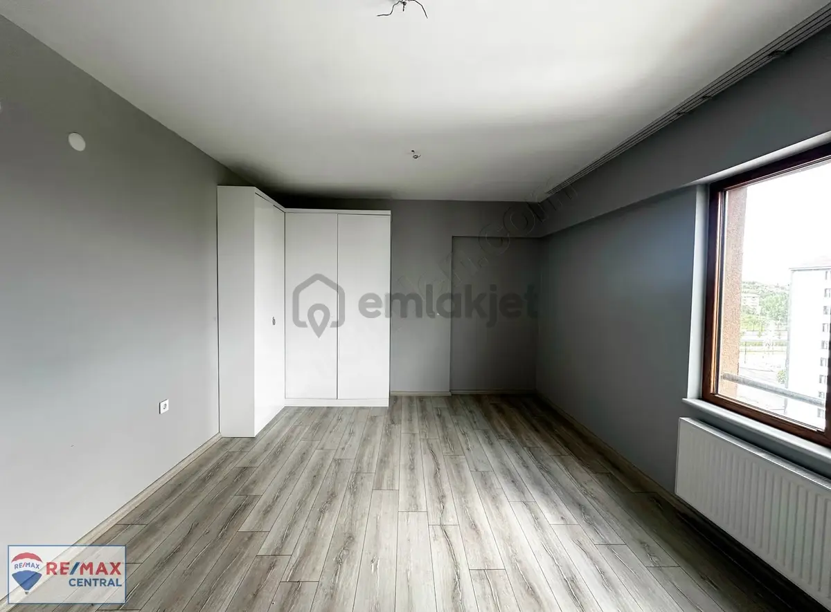 Re/max Centraldan Site İçinde 10.kat Güney Cephe Geniş 4+1 - 31