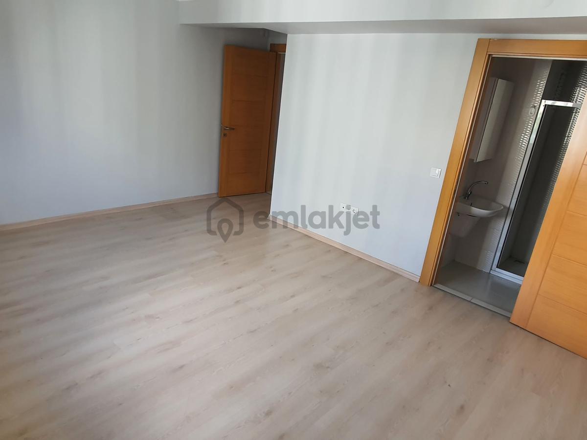 Yeşilevlerde 4+1 Manzaralı Kiralık Daire - 12