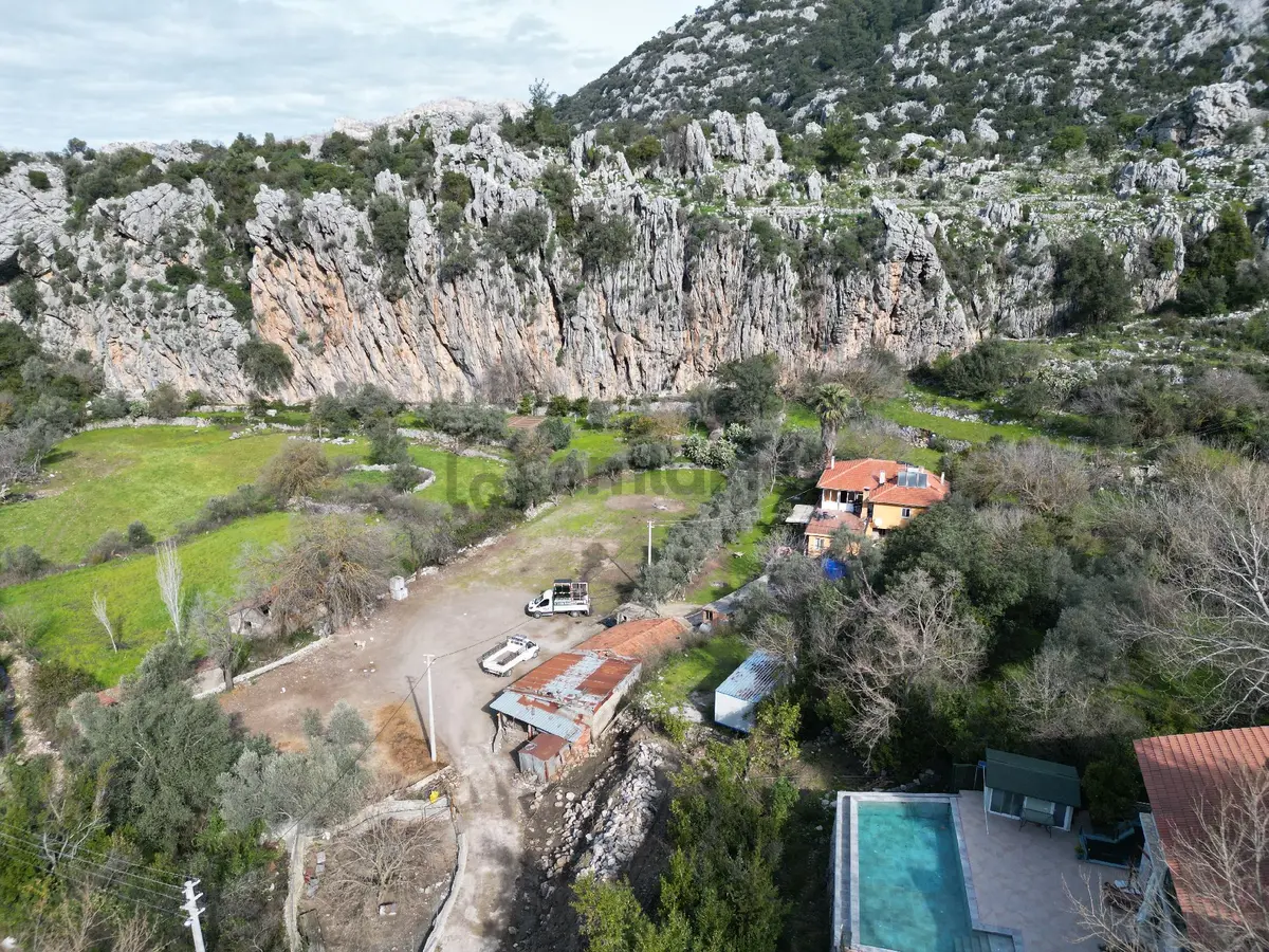 Joker: Marmaris Bayır İçinde Yapı Olan Avantajlı Tarla - 19