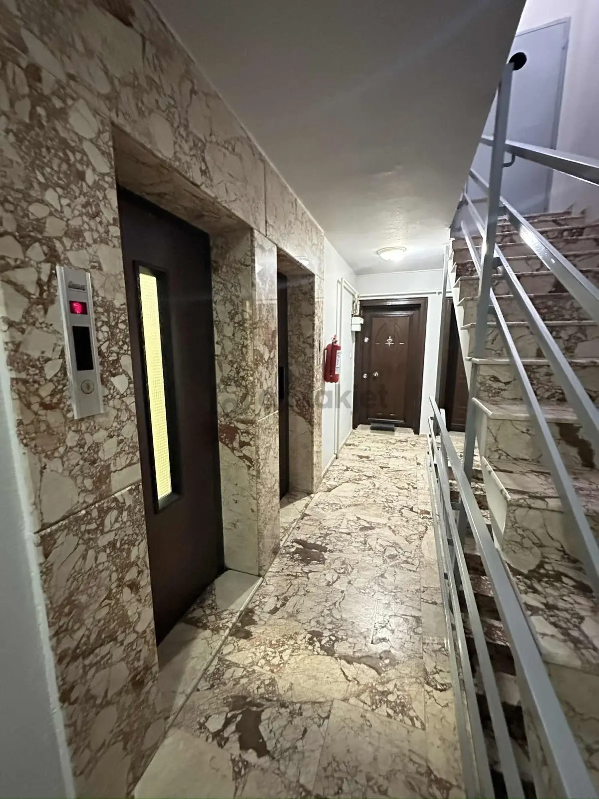 Bayraklı Mansuroğlun'da 3+1 140 M2 Otoparklı - 13