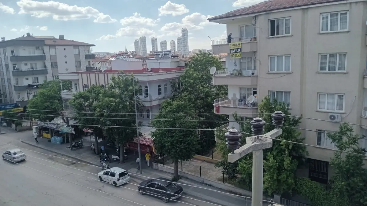 Kemal Bayındır Has.civarı Satılık 3+1 Bakımlı Asansörlü Daire - 18