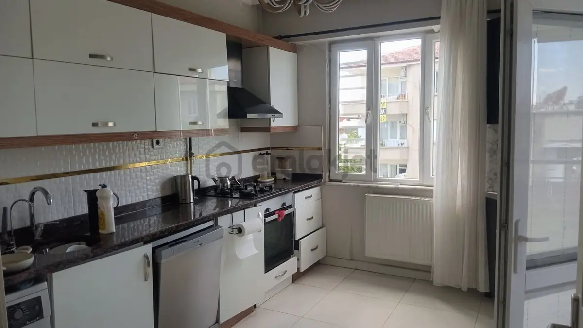 Kemal Bayındır Has.civarı Satılık 3+1 Bakımlı Asansörlü Daire - 4