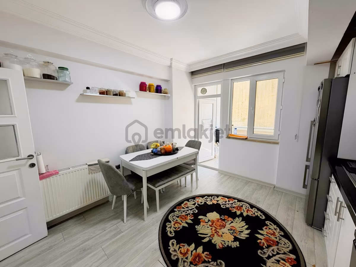 Yomra Merkezde Satılık 3+1 - 170 M² Ferah Daire - 11
