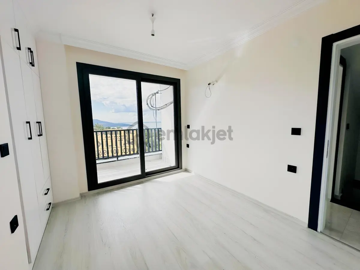 Köşe Konum Geniş Bahçeli 3+1 Villa - 24