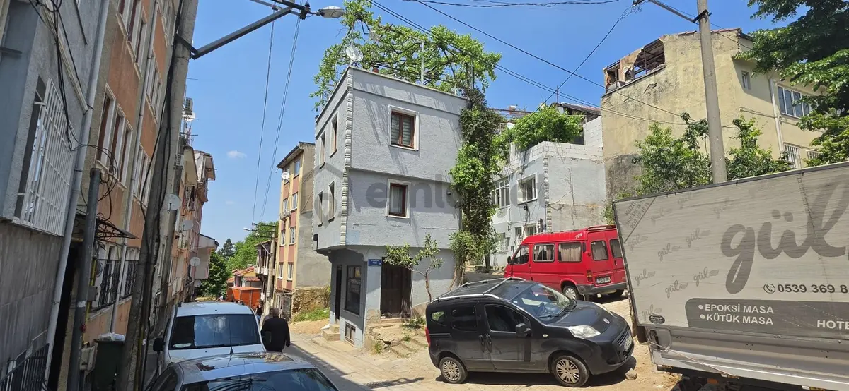 Yeşilde 3 Katlı Müstakil Ev - 14
