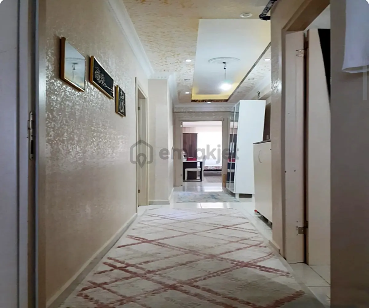Acil Satılık !! Metrobüse Yakın Çift Cephe Balkonlu 3+1 Daire - 23