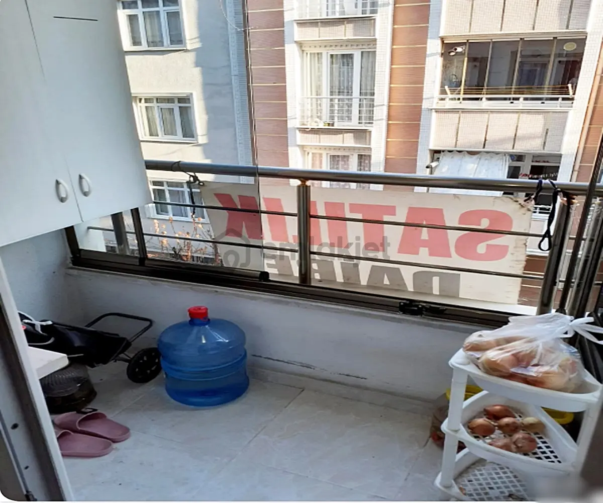 Acil Satılık !! Metrobüse Yakın Çift Cephe Balkonlu 3+1 Daire - 8
