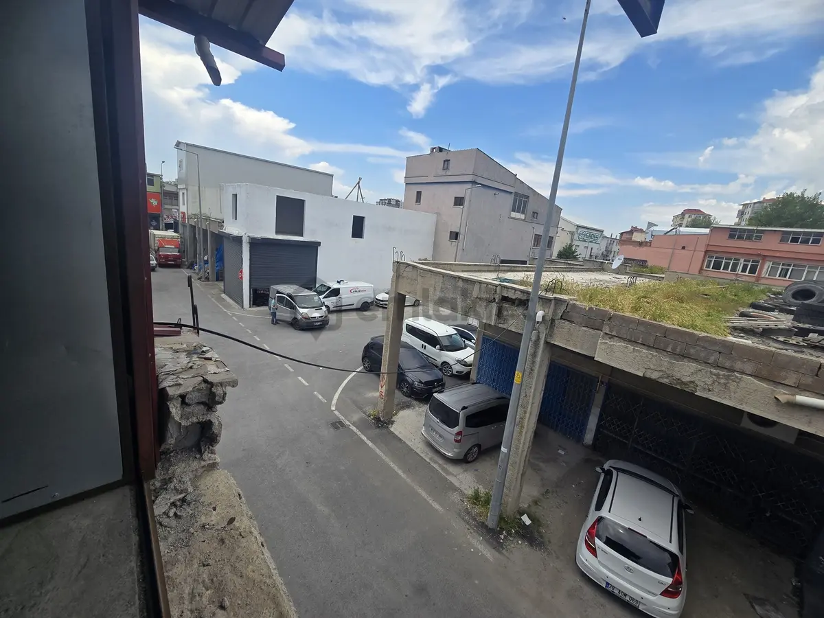 Alsancak Toptancılar Sitesinde Satılık Dükkan - 7