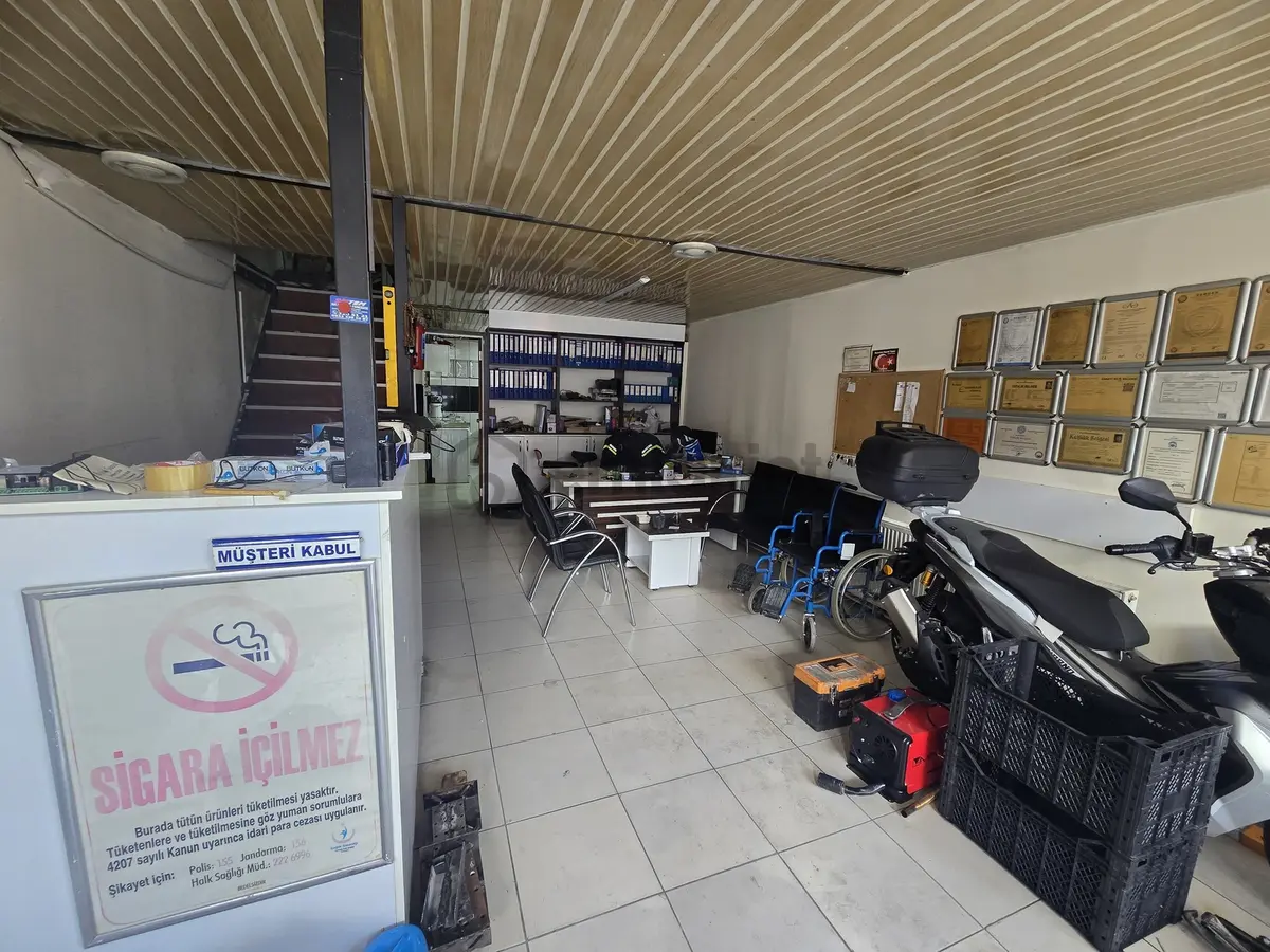 Alsancak Toptancılar Sitesinde Satılık Dükkan - 2