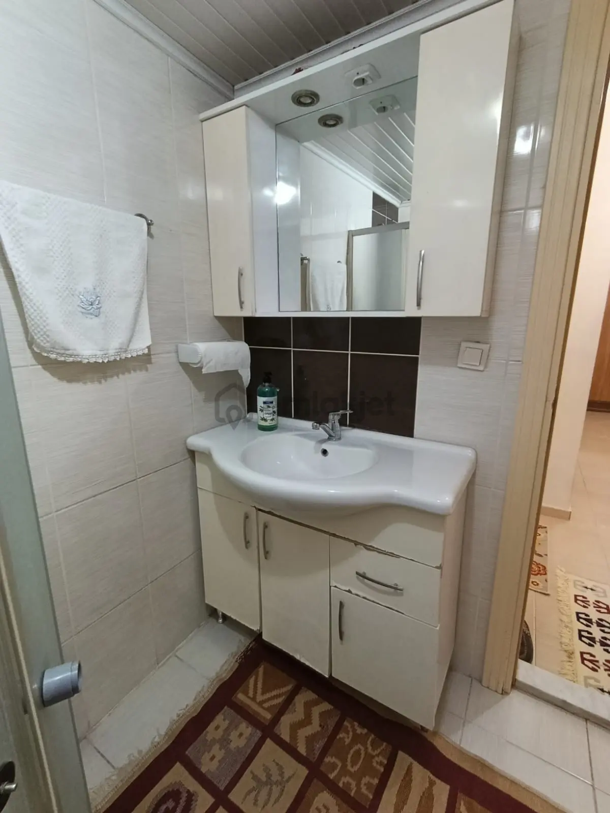 Çamlıca Da Eşyalı 2+1 Kiralık Daire - 13