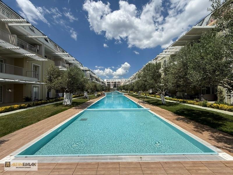 Küçükkuyu Port Sitesi'nin En Büyük Dairesi Denize Sıfır | 4+1 - 27