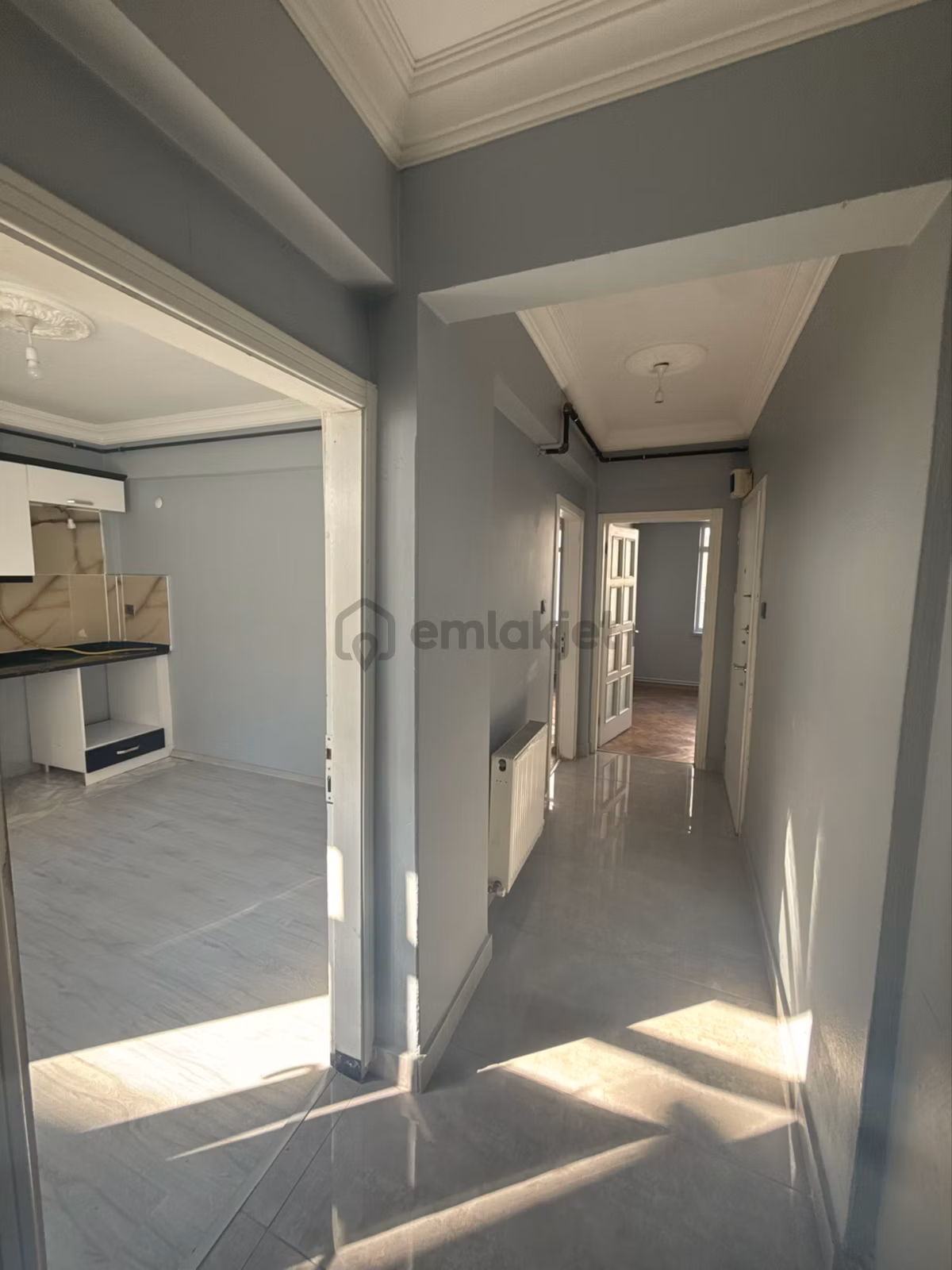 Ciftlik Mahallesinde İci Temiz Kiralık Daire - 3