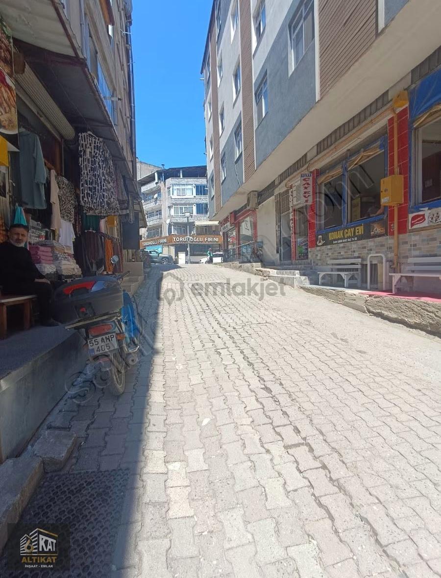 Batı Yaka Pazaryerinde Dükkan - 4