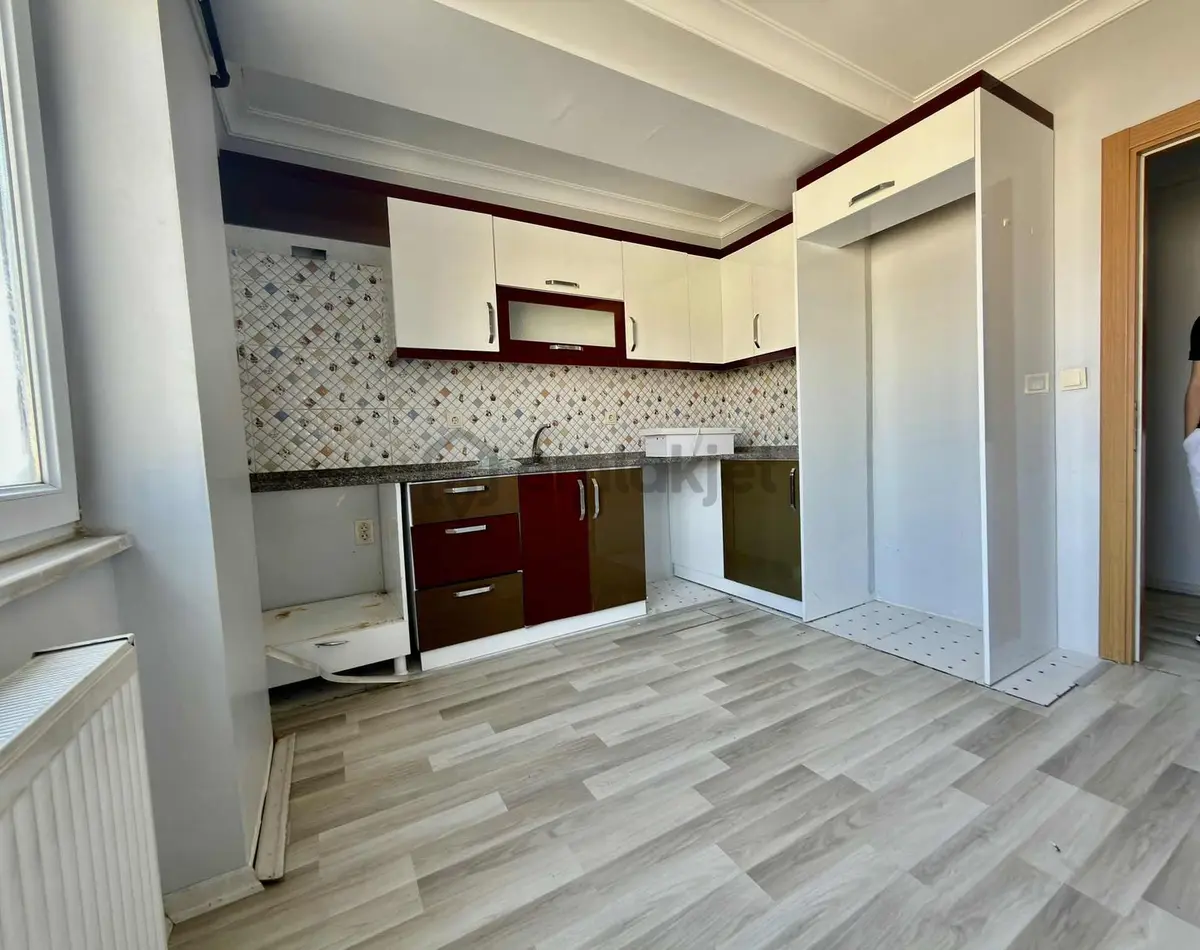Satılık 7 Yıllık 2+1 95 Mt İskanlı Daire