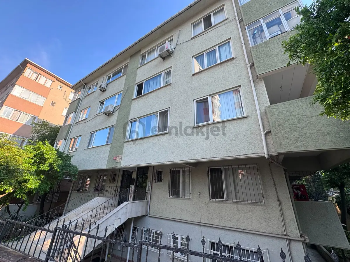 Merdivenköy Oray Sitesinde Satılık 2+1 Balkonlu Daire - 2