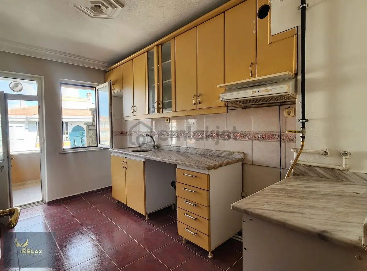 İhsaniye Mahallesinde 3+1 Kiralık Balkonlu Daire - 16