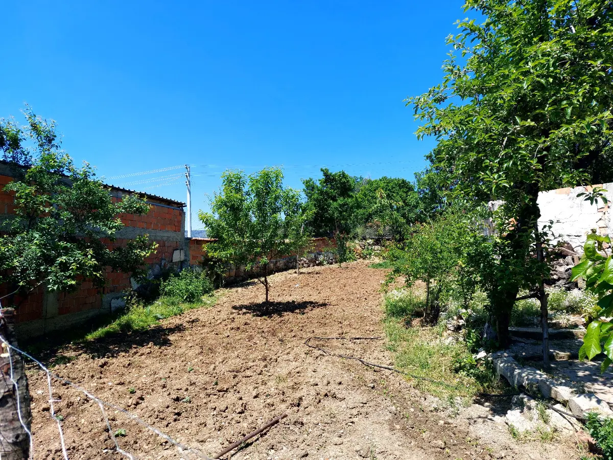 Sahibinden Köy Merkezinde Temiz 3 Katlı - 11