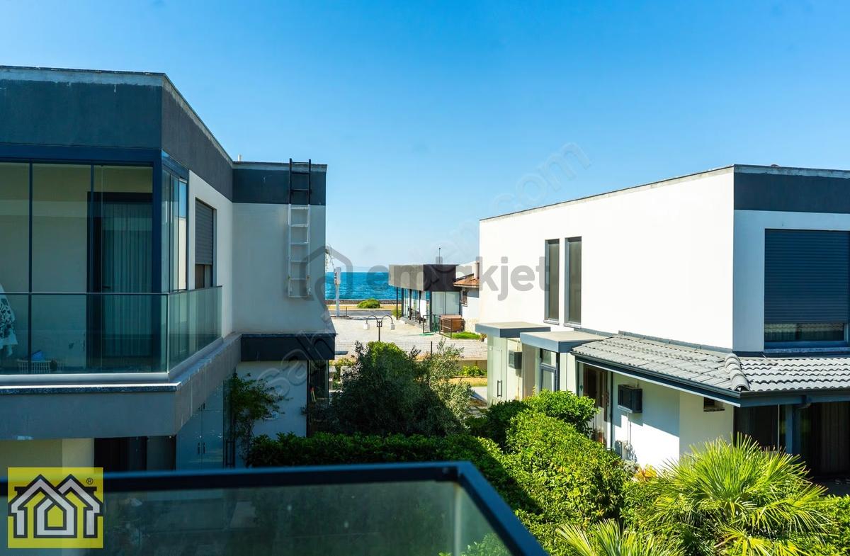 Güzelbahçede Denize 10 Metre,site İçinde Deniz Manzaralı Villa - 19