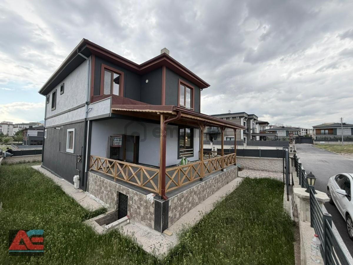 Bahçelievler’de 345 M² Arsa İçerisinde Sıfır Lüks Villa - 8