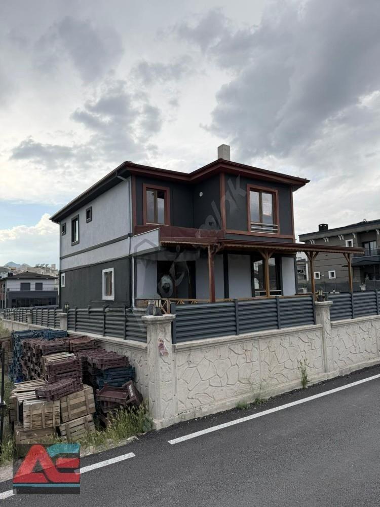 Bahçelievler’de 345 M² Arsa İçerisinde Sıfır Lüks Villa - 2