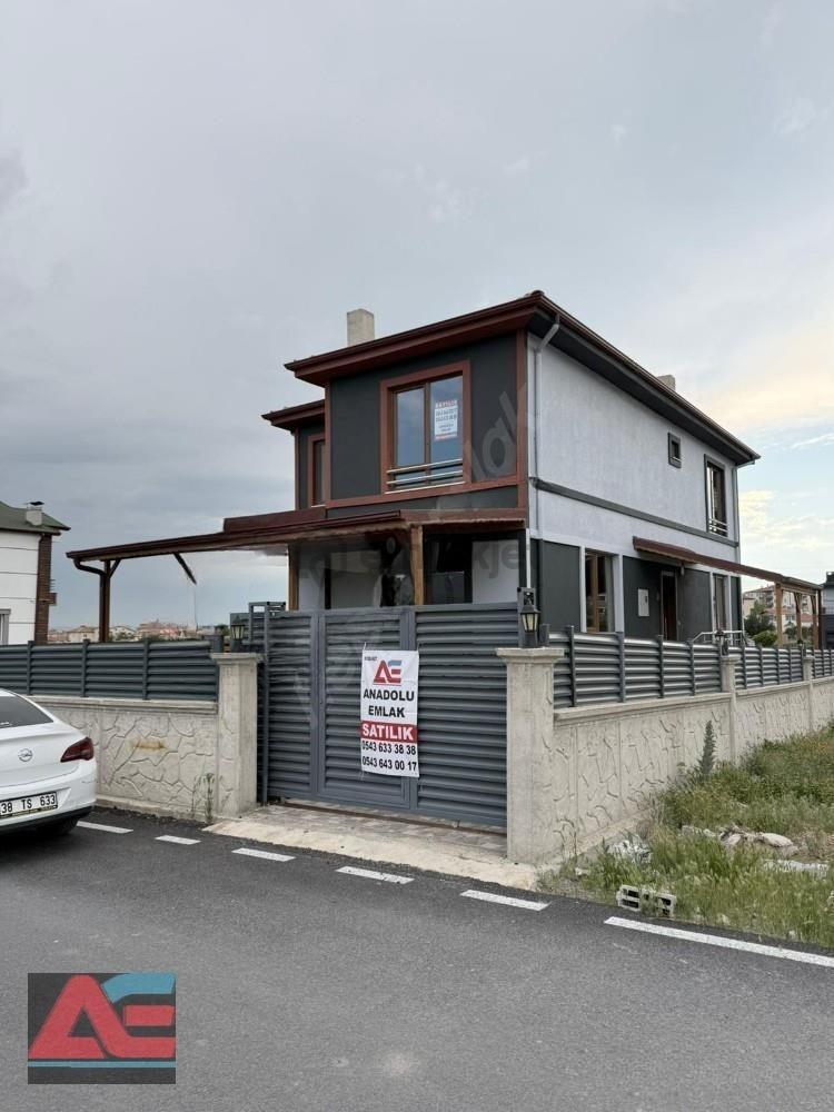 Bahçelievler’de 345 M² Arsa İçerisinde Sıfır Lüks Villa - 3