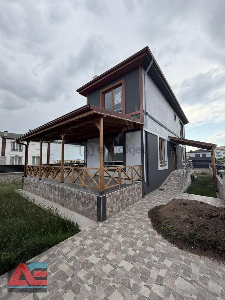 Bahçelievler’de 345 M² Arsa İçerisinde Sıfır Lüks Villa