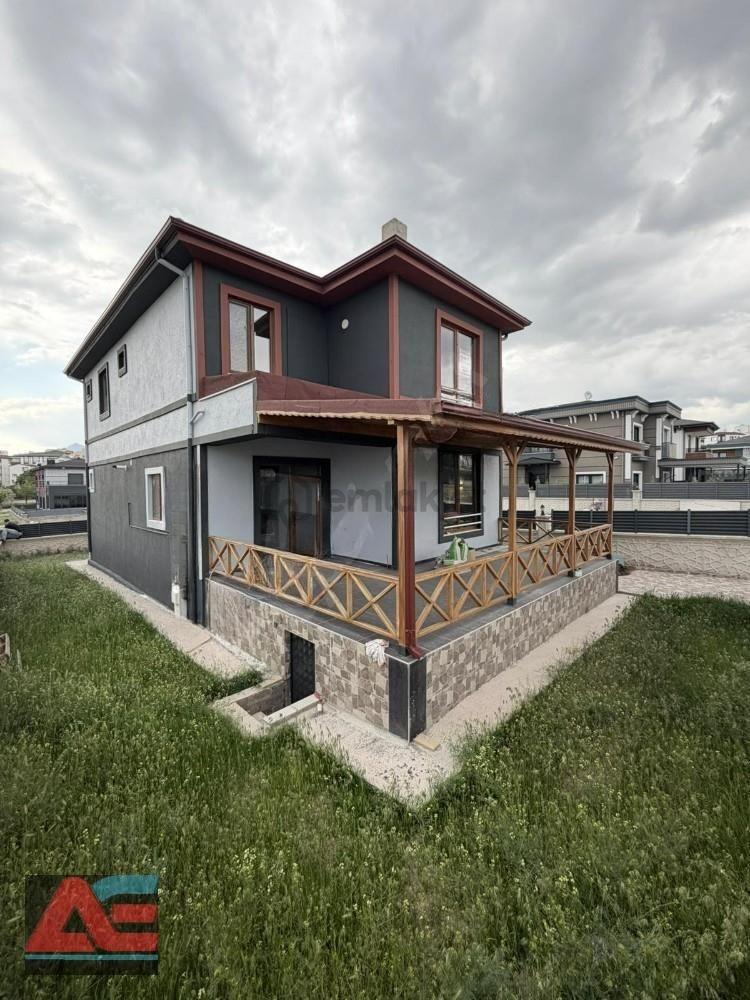 Bahçelievler’de 345 M² Arsa İçerisinde Sıfır Lüks Villa - 10