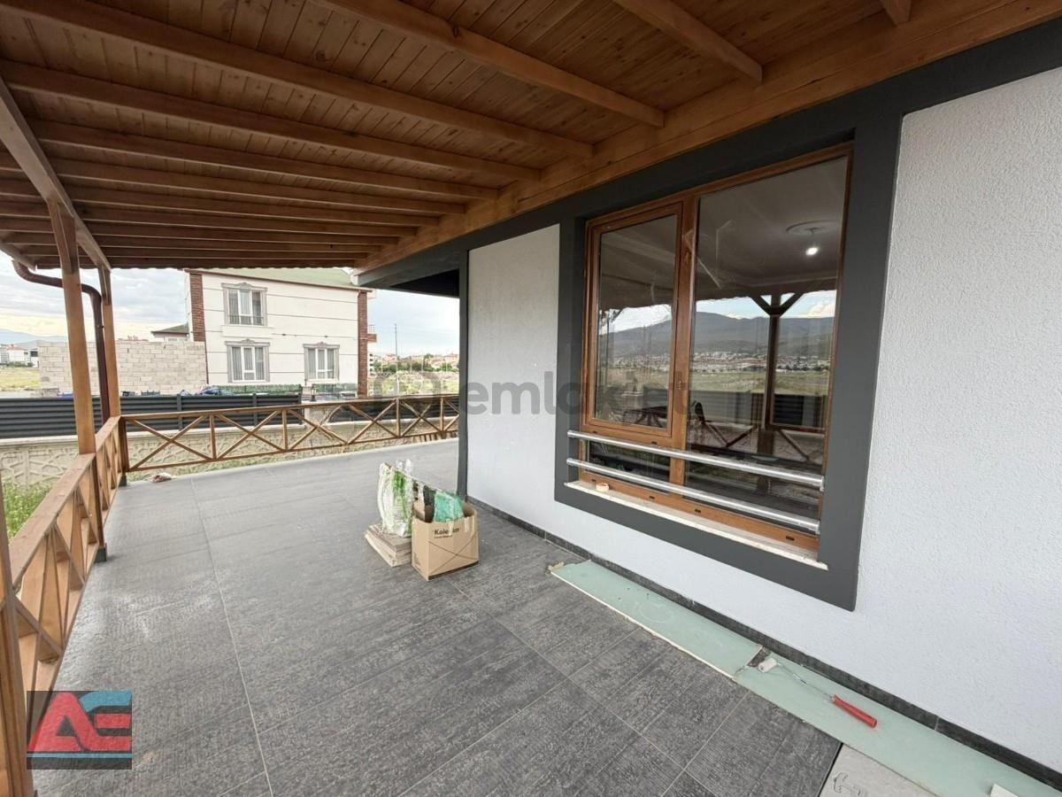 Bahçelievler’de 345 M² Arsa İçerisinde Sıfır Lüks Villa - 13