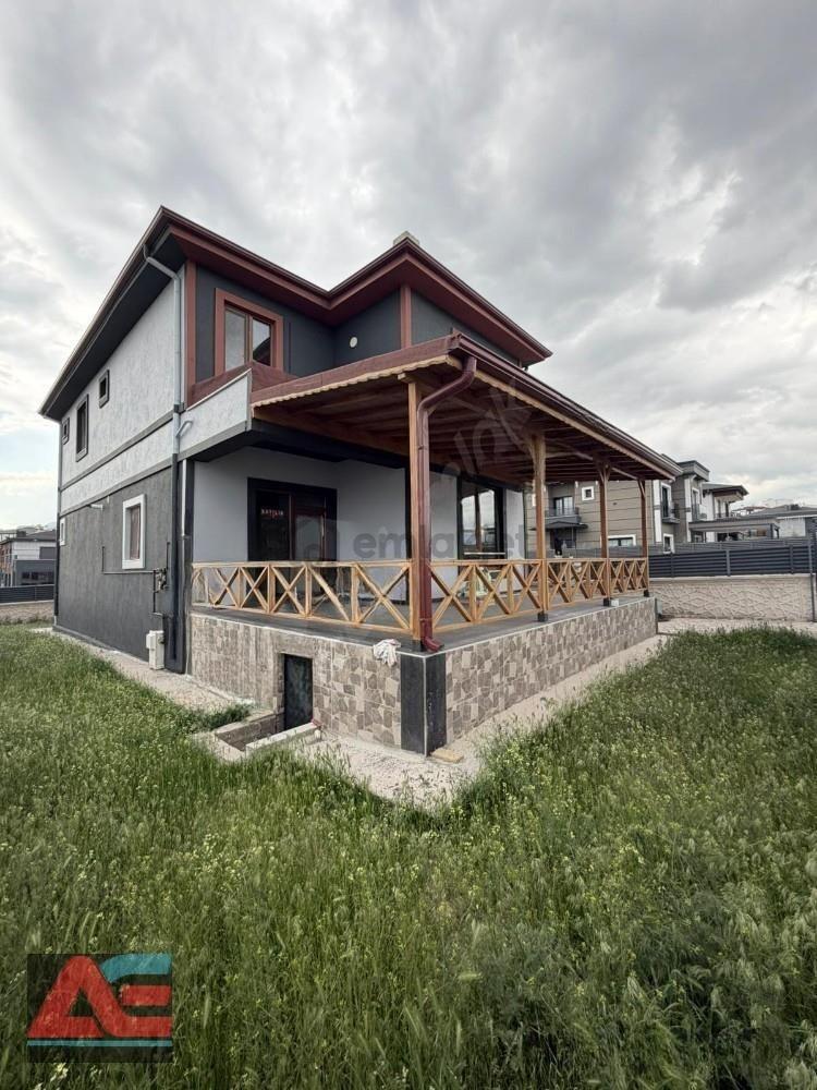 Bahçelievler’de 345 M² Arsa İçerisinde Sıfır Lüks Villa - 11