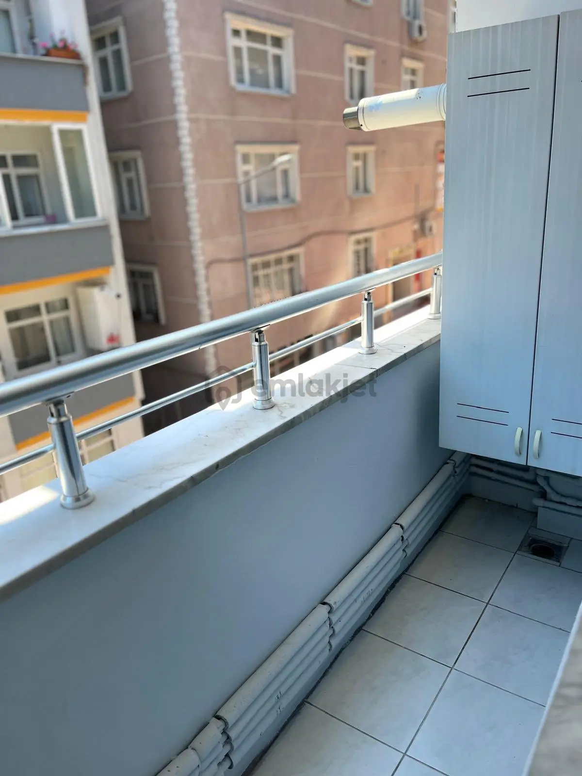 Ciftlik Mahallesinde İci Temiz Satılık Daire - 12