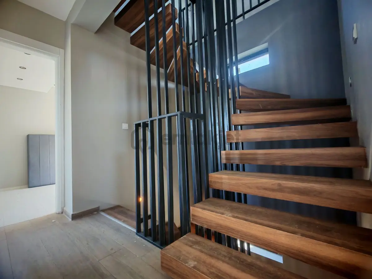 Cumhuriyet Mahallesinde Satılık 4+1 145 M2 Tripleks Villa - 11