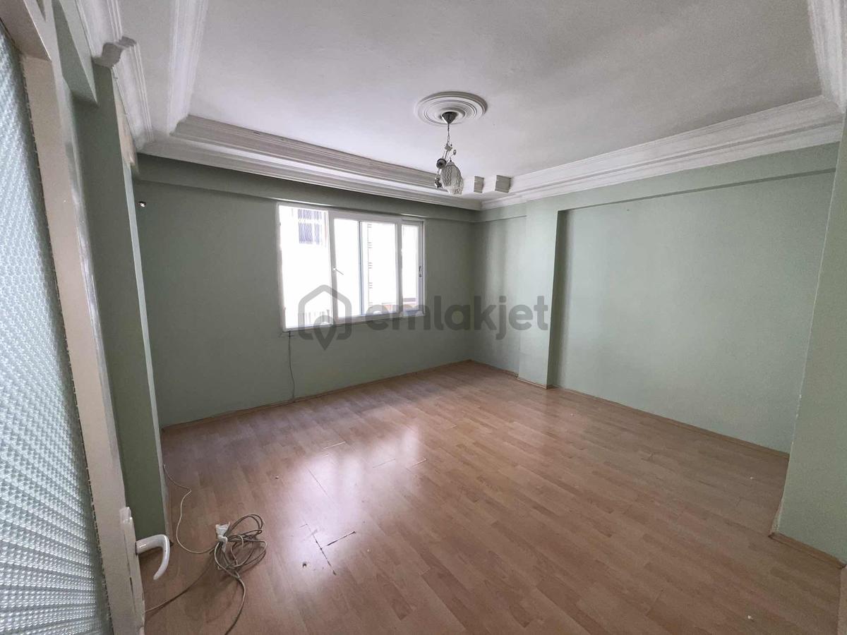 Türker Emlak 2+1 85m2 Ara Kat Bakımlı Cadde Yakını - 3